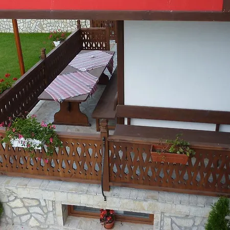 Konukevi H Dzhogolanov Koprivştitsa