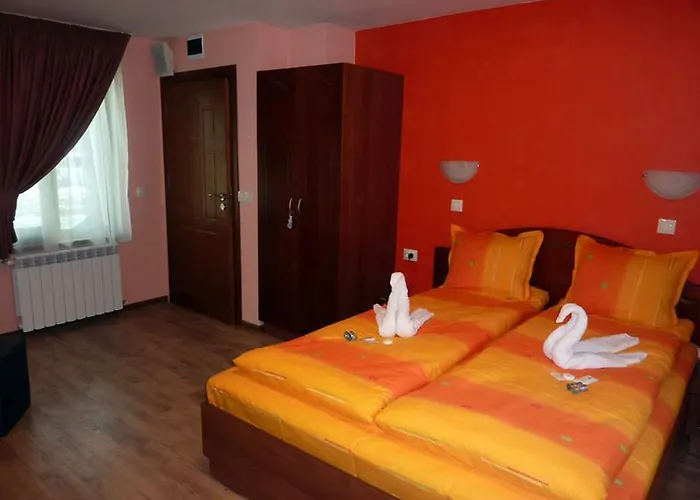 Konukevi H Dzhogolanov 3*