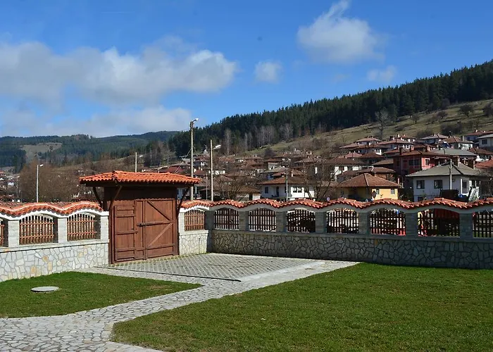 Konukevi H Dzhogolanov 3*