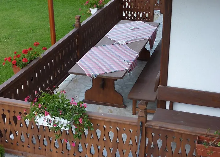 Konukevi H Dzhogolanov 3*