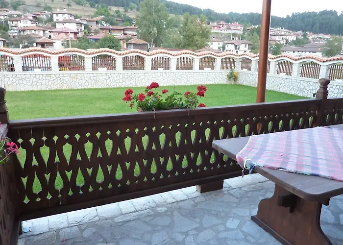 Konukevi H Dzhogolanov Koprivştitsa