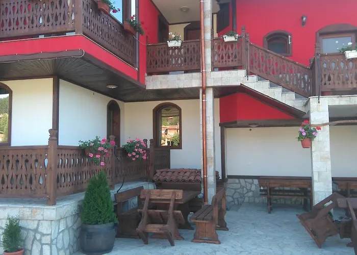 Konukevi H Dzhogolanov Koprivştitsa